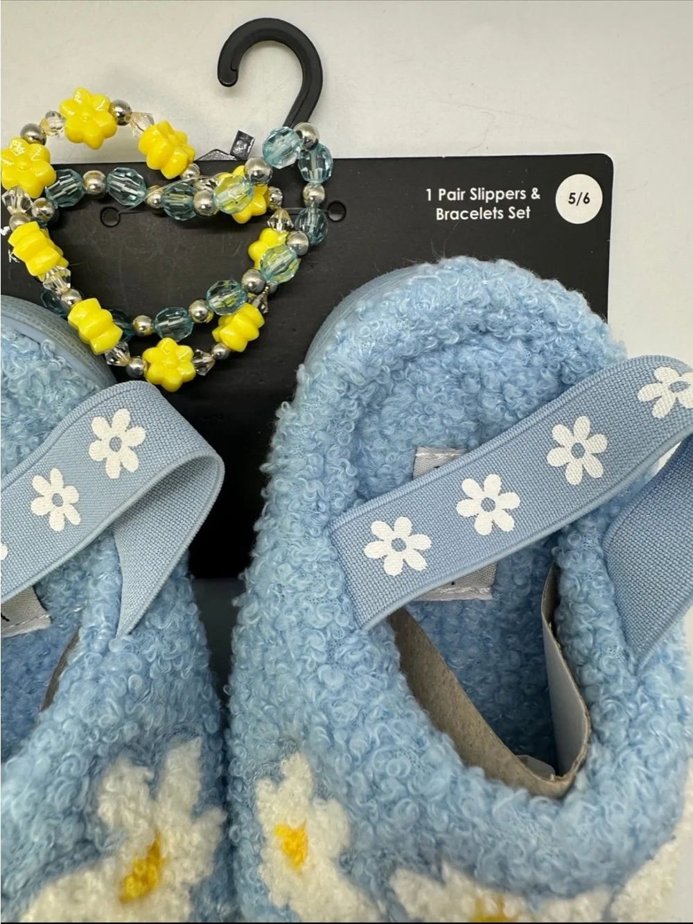 Nicole Miller Kids Blue Daisy Slippers & Bracelet Set Size 5/6 NEW
